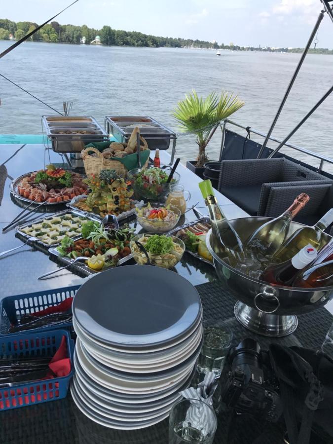 Отель Hausboot Deluxe Берлин Экстерьер фото