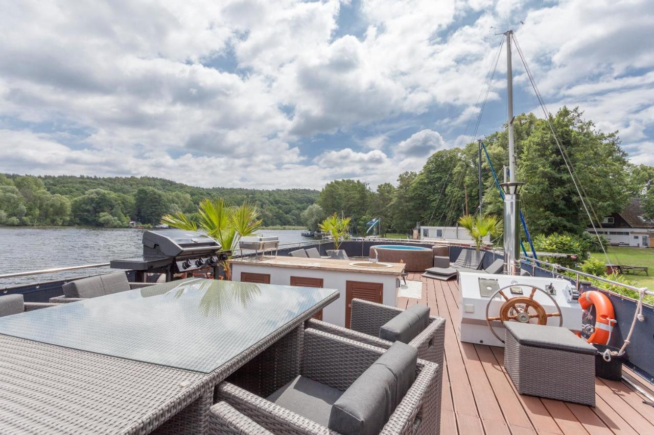Отель Hausboot Deluxe Берлин Экстерьер фото