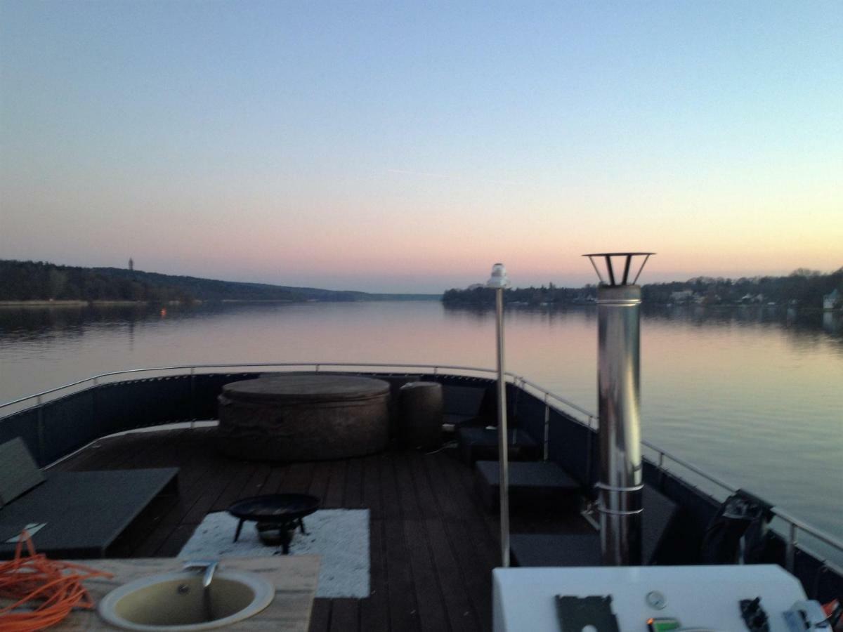 Отель Hausboot Deluxe Берлин Экстерьер фото