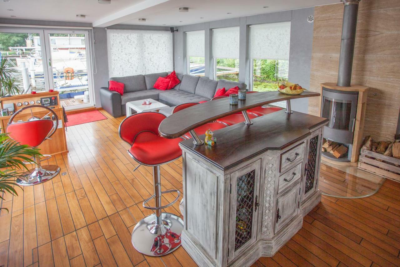 Отель Hausboot Deluxe Берлин Экстерьер фото